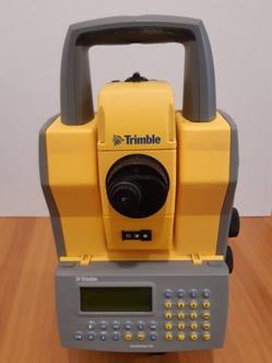 Trimble 5503DR STANDARD s klávesnicí Geodimeter - použitá totální stanice se servomotory